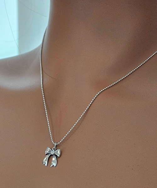 Delicate Bow Collection Necklace in Sterling Silver 18"
